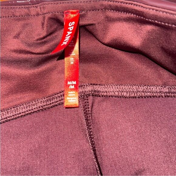 SPANX Faux Leather Patent Leggings in Ruby Size Medium - Picture 9 of 10